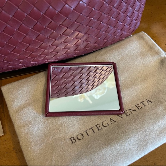 SOLD Bottega Veneta Intrecciato Red/Maroon Hobo Lambskin Shoulder Bag - Picture 4 of 17